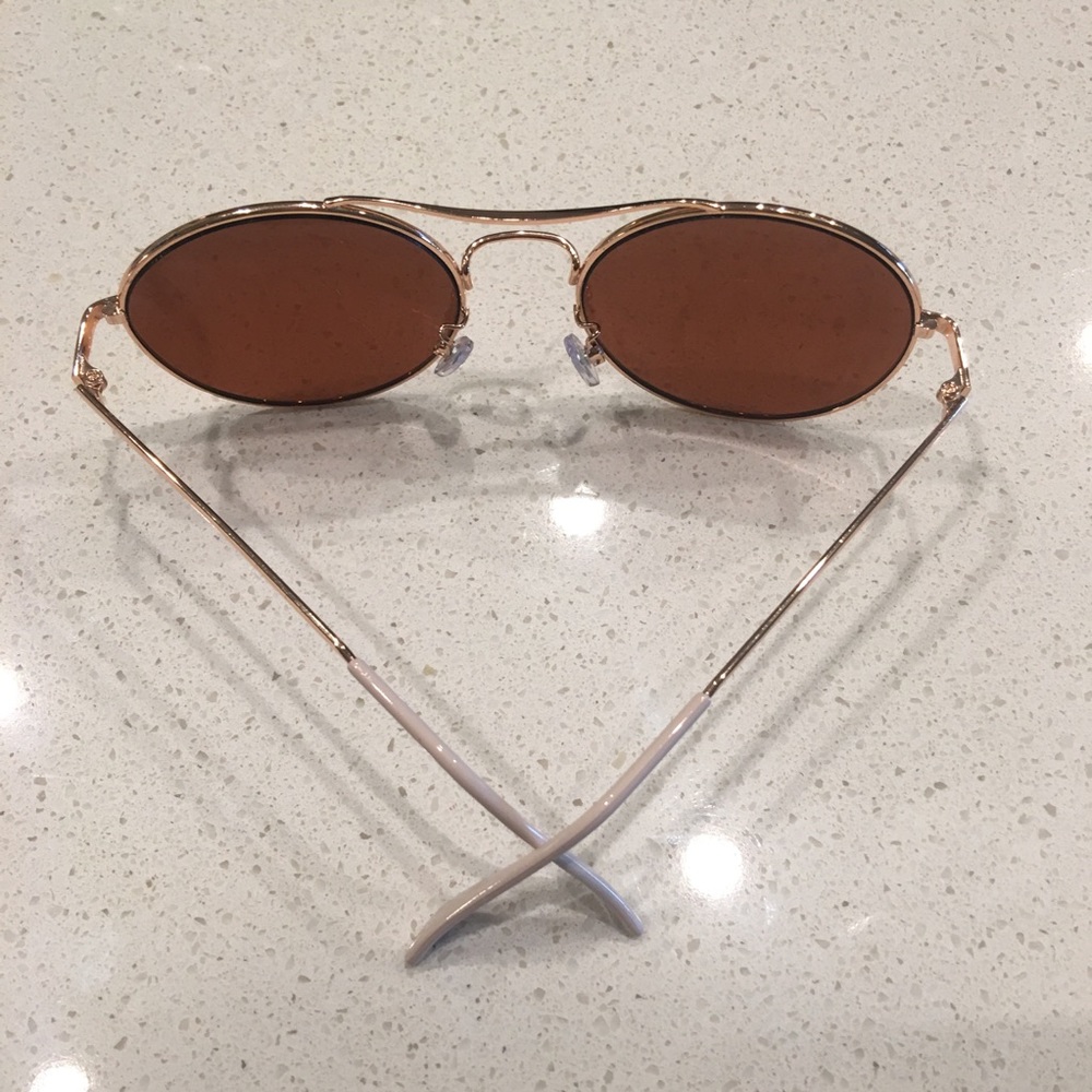 Round Retro Rose Gold Sunglasses - Picture 3 of 4
